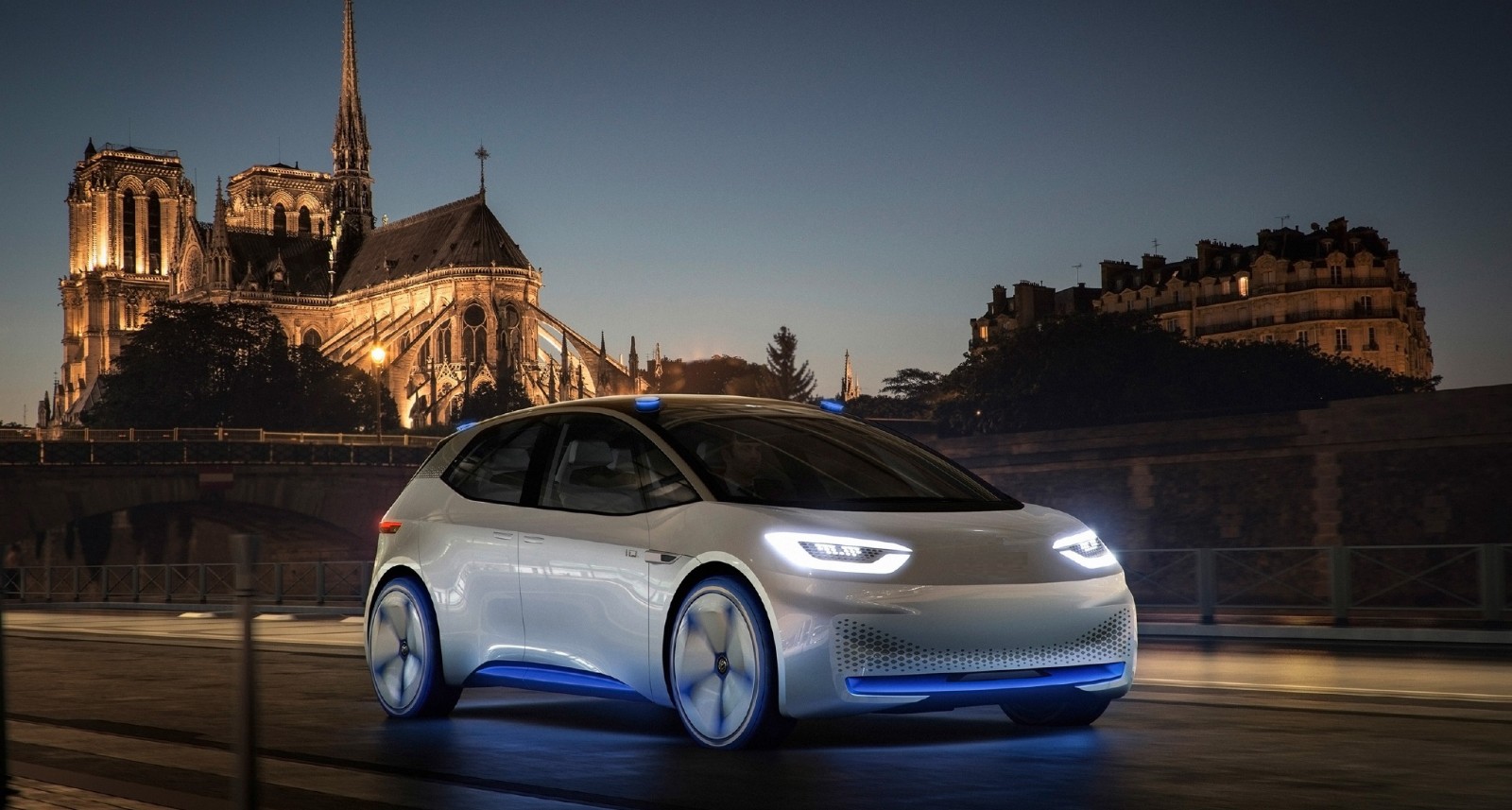 电动汽车也许可借助自行供电传感器实现边跑边充电